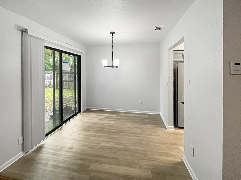 916 NW 7th Ave — Photo 3
