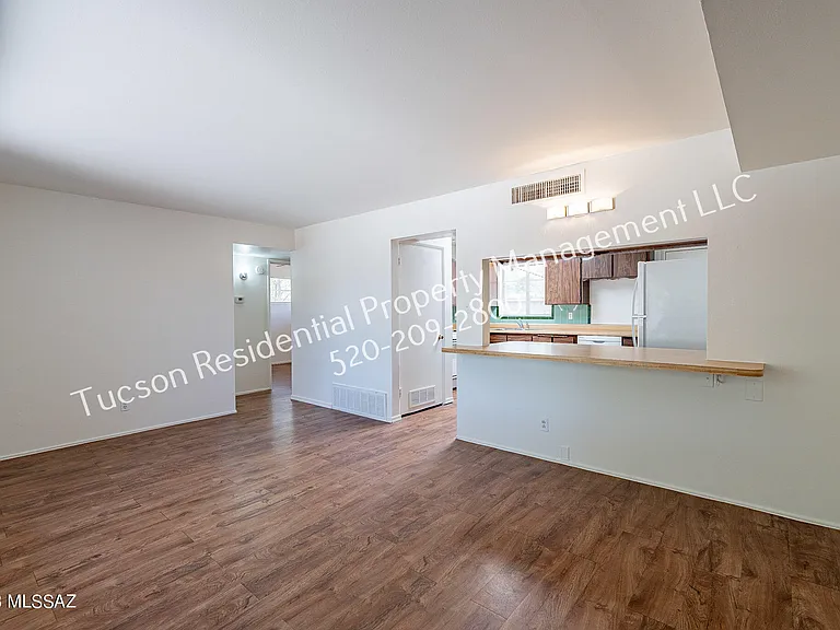 826 E Water St — Photo 30