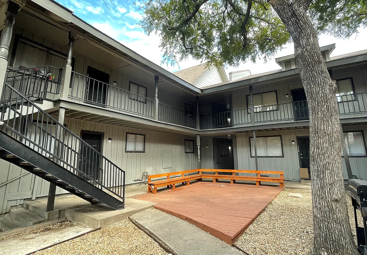 Building Photo - Stone Manor