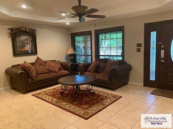 3rd image of 805 Hackberry Ct