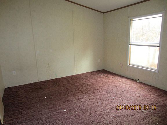 4th image of 1061 E Lincoln St