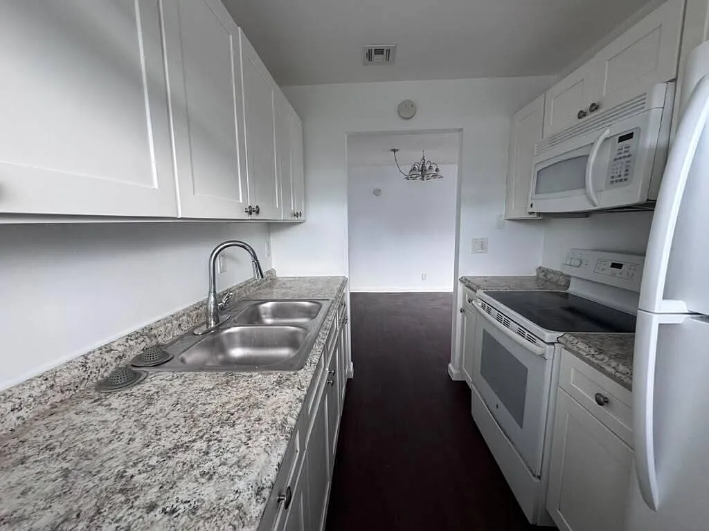 2 bed, 1.0 bath, 840 sqft, $1,750 — Photo 4