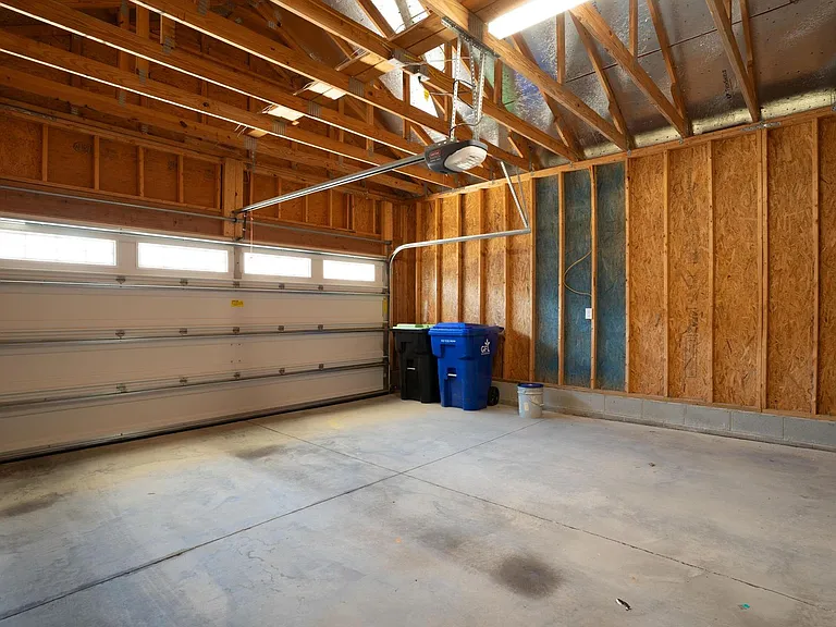 682 Vine Pkwy — Photo 20
