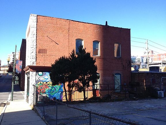 2nd image of 68 College St #B