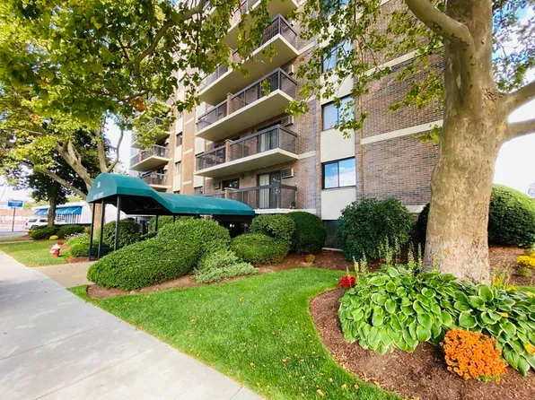 164 Galen St APT 65, Watertown, MA 02472