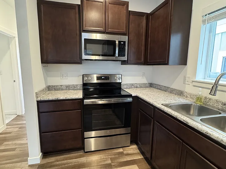 605 Finnegan Way — Photo 3