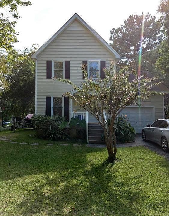 FRONT OF HOUSE