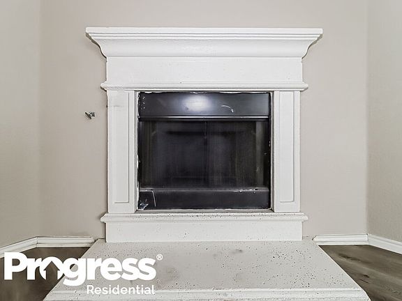 3rd image of 6627 Fairglen Dr