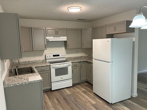 5th image of 605 Douglas Dr #A