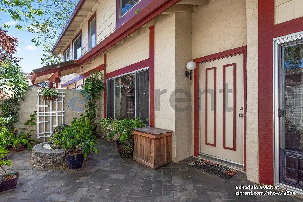3 bed, 1.5 bath, 1131 sqft, $3,275 — Photo 2