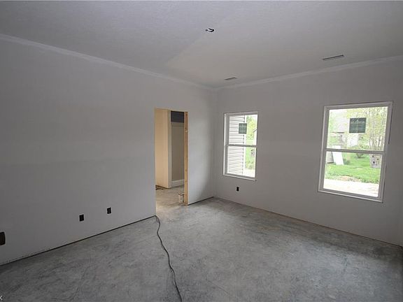 4th image of 9217 Woodland Blue Dr