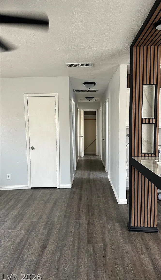 3 bed, 1.0 bath, 874 sqft, $1,650 — Photo 3