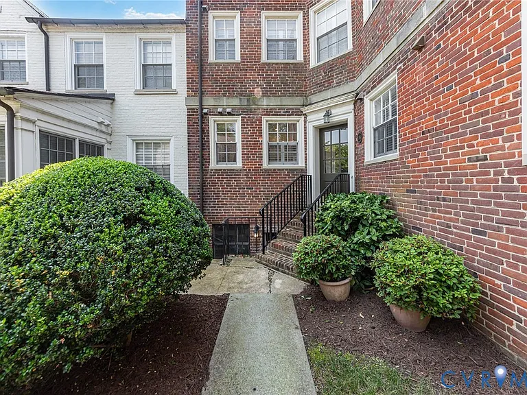 24 W Locke Ln #1 — Photo 20