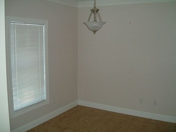 Bonus Room- Den or Office