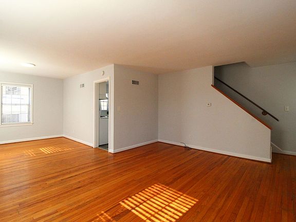 3rd image of 7606 Terrace St