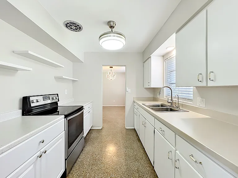 5342 Adanson St — Photo 15