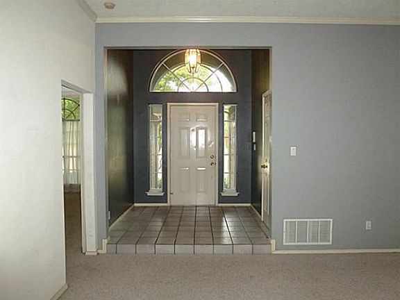 3rd image of 2512 Carrie Ln