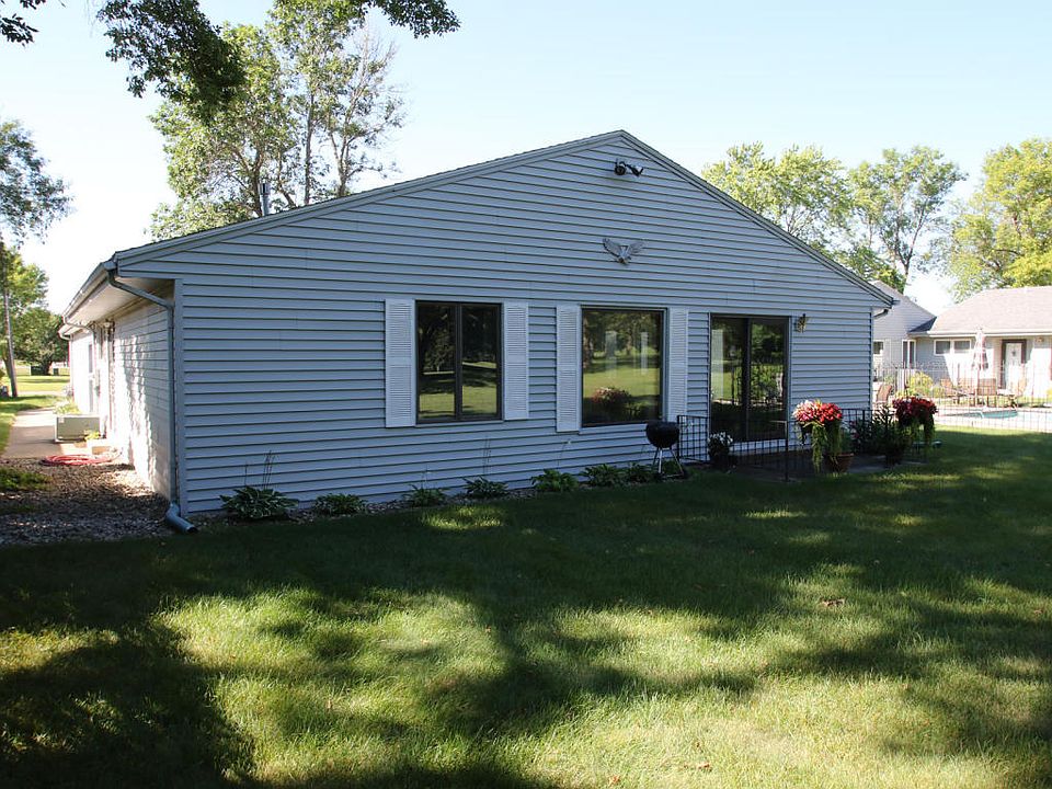 1st image of 1402 Country Club Dr