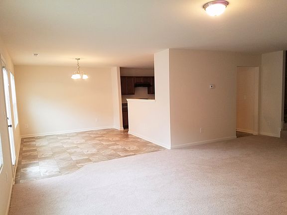 3rd image of 77 Badger Pass Dr