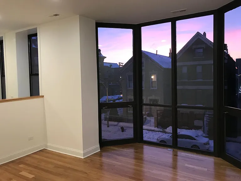 1458 W Blackhawk St #2R — Photo 2