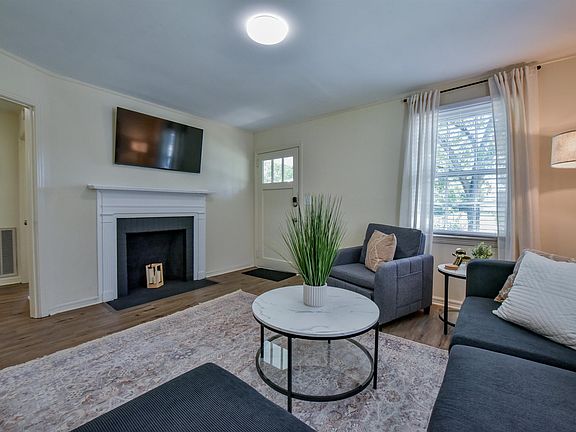 3rd image of 1428 20th Ave E