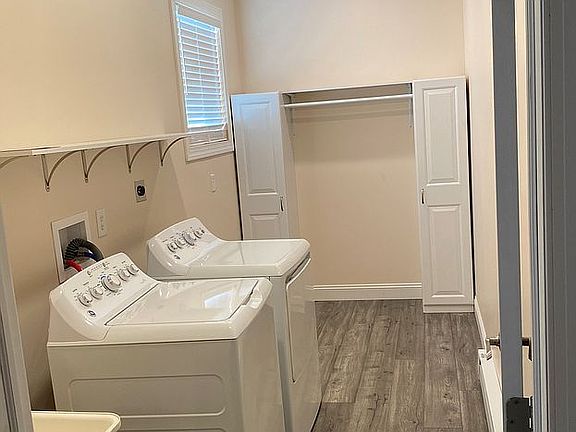 1st Floor Laundry Room 