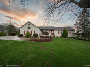 6452 E Maple Ave, Grand Blanc, MI 48439