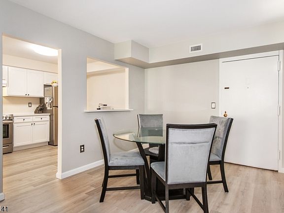4th image of 521 Piermont Ave #119