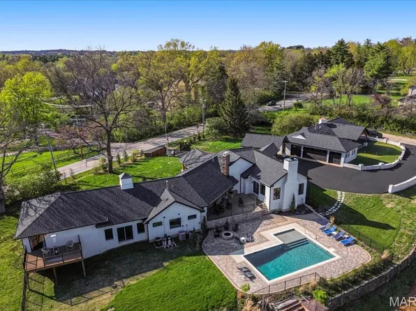 1824 Topping Rd, Saint Louis, MO 63131