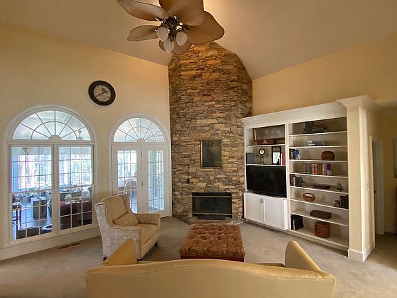 4th image of 108 Sweetwater Oaks