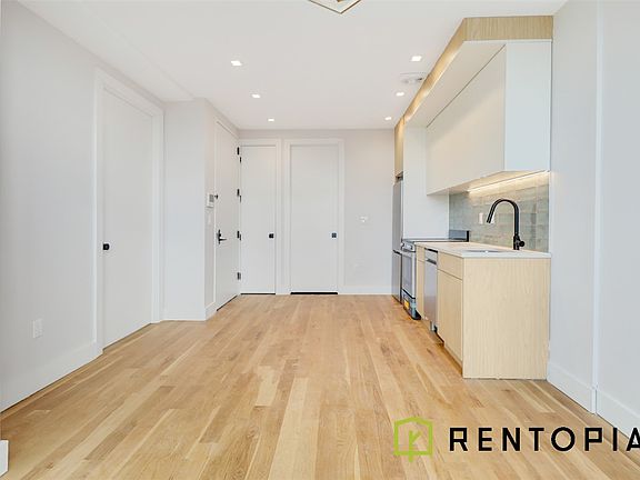 3rd image of 415 Manhattan Ave #6D