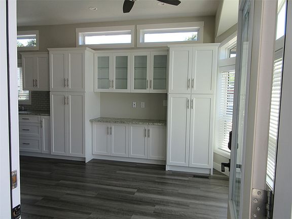 4th image of 415 Commonwealth Rd #506