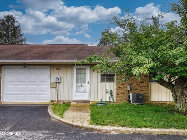 32C Yorkshire Court, Manchester, NJ 08759