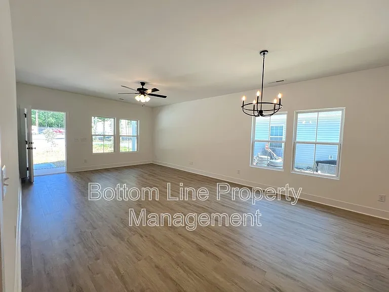 427 Mint St — Photo 4