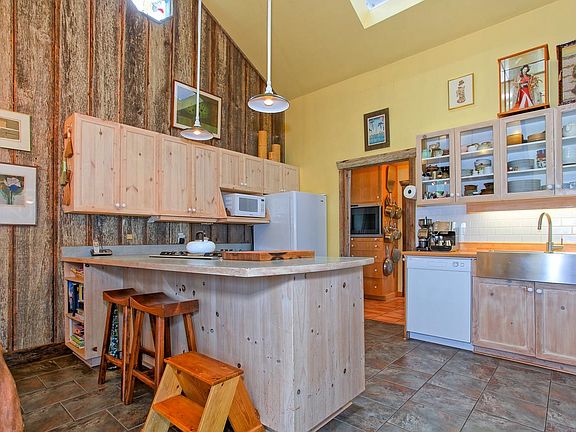 2nd image of 4525 River Rd W