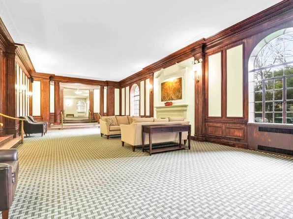 84-51 Beverly Road image 3 of 20