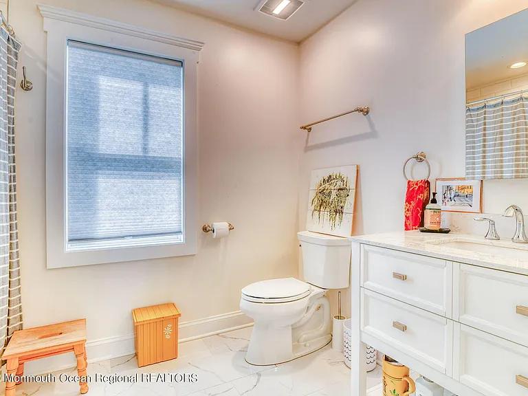 90 Lawrence Ave — Photo 27