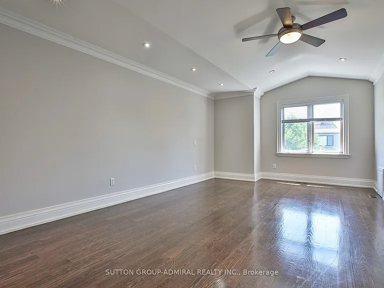 21 Dunblaine Ave — Photo 15