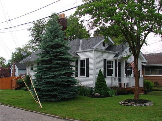 1st image of 407 Eastwood St
