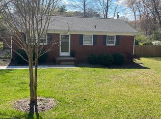 2805 Shady Lawn Dr, Greensboro, NC 27408