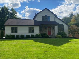 5138 Oakridge Dr, Hamburg, NY 14075