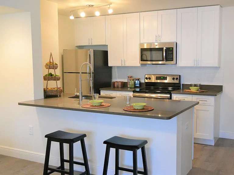 Innovo Living on Sunrise — Photo 10