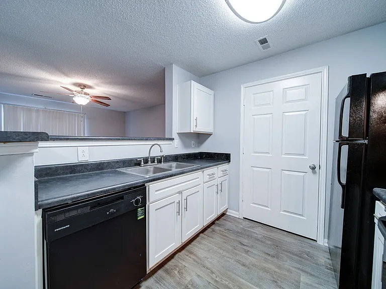 Chapman Pointe — Photo 12