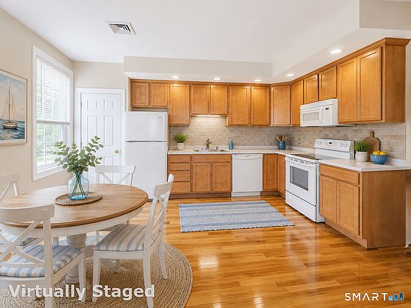 2nd image of 4 Harbor View Lane #4
