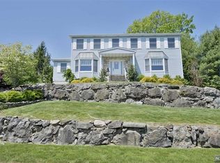 7 Hillock Ave, Hawthorne, NJ 07506