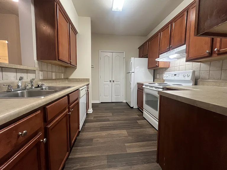 Wesley Kensington Apartments at Stonecrest — Photo 214