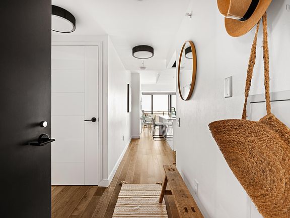 4th image of 1650 Granville St #1607