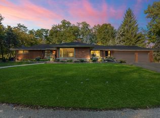 3525 Pilgrim Rd, Brookfield, WI 53005