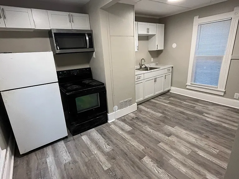 203 E Culton St #B — Photo 6
