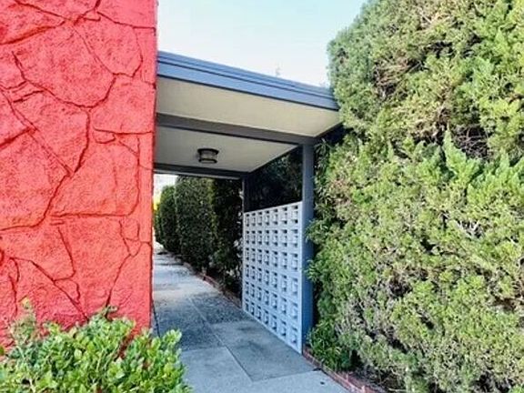 3rd image of 321 Lincoln Ave APT 2